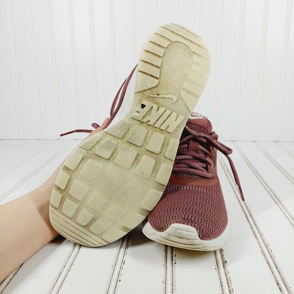 Nike Women's Tanjun Smokey Mauve / White Ankle-High Running Sneakers H1024 - Picture 7 of 9
